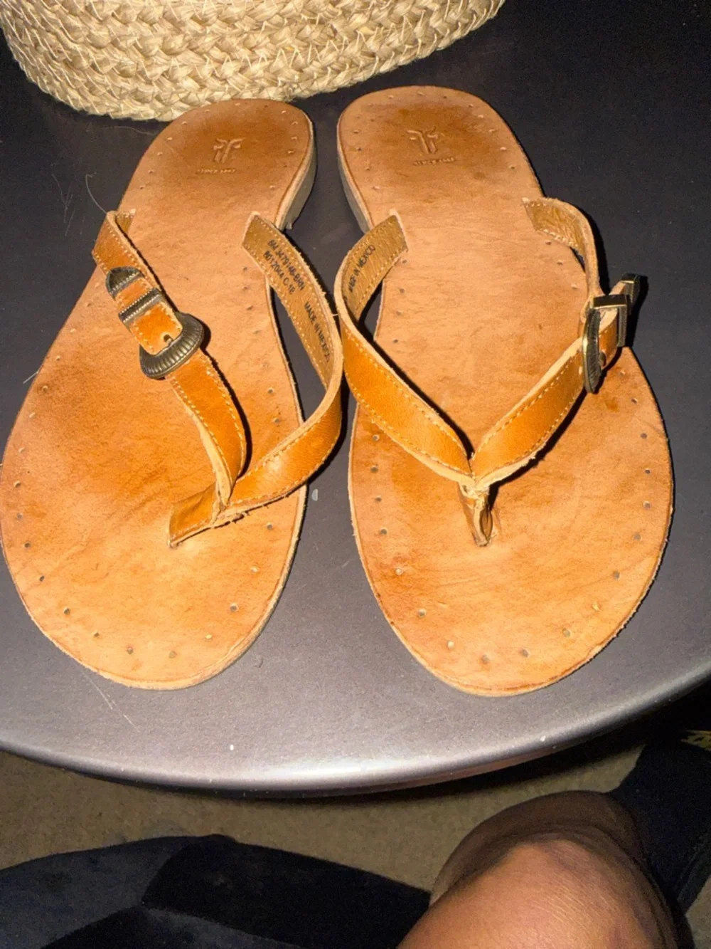 Frye Leather Buckle Thong Sandals in Tan Size 6 Made in Mexico - Picture 3 of 11